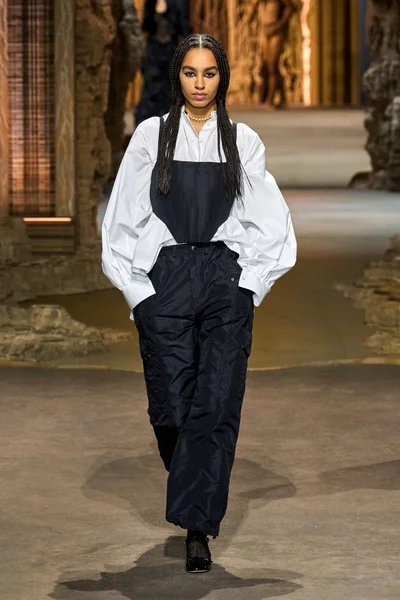 Look 25